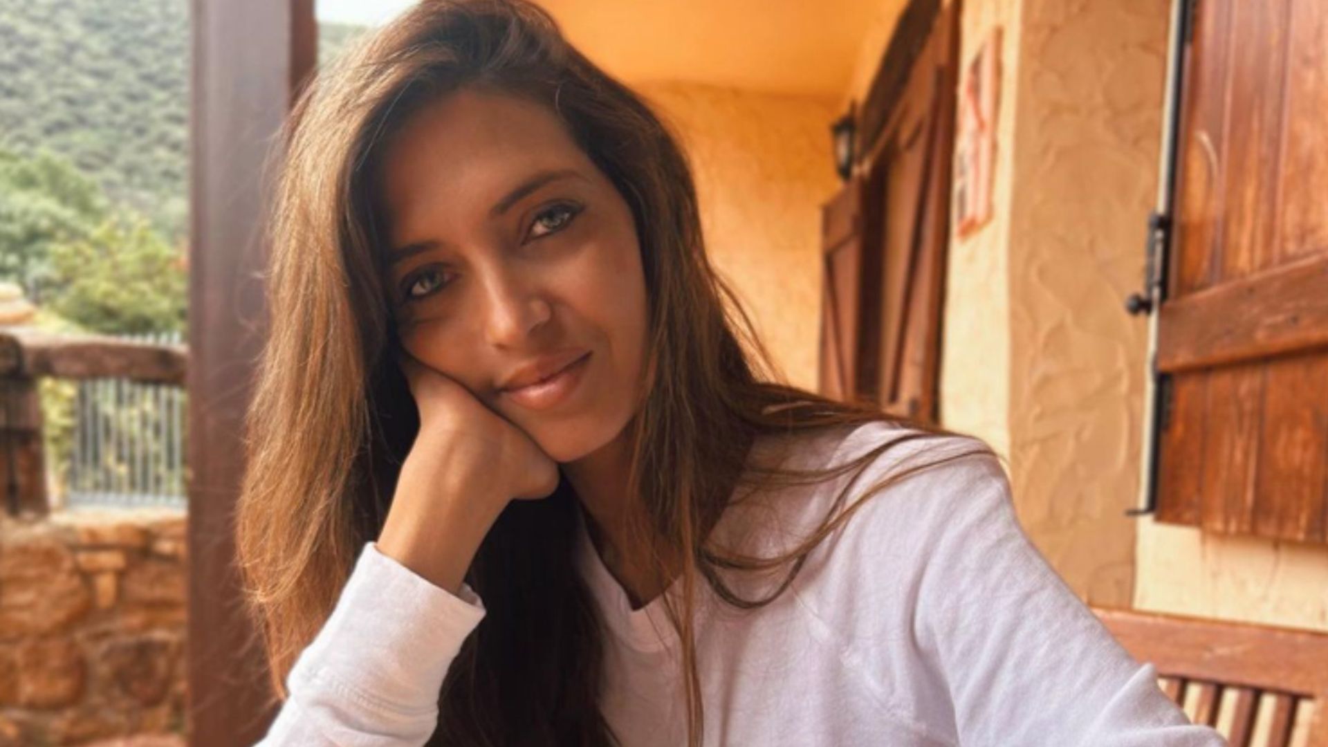 Sara Carbonero destapa el álbum de fotos de sus vacaciones en el mar con sus dos hijos