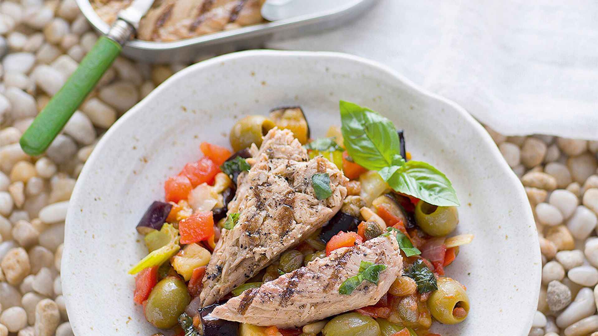 7 ensaladas fáciles con conservas de lata