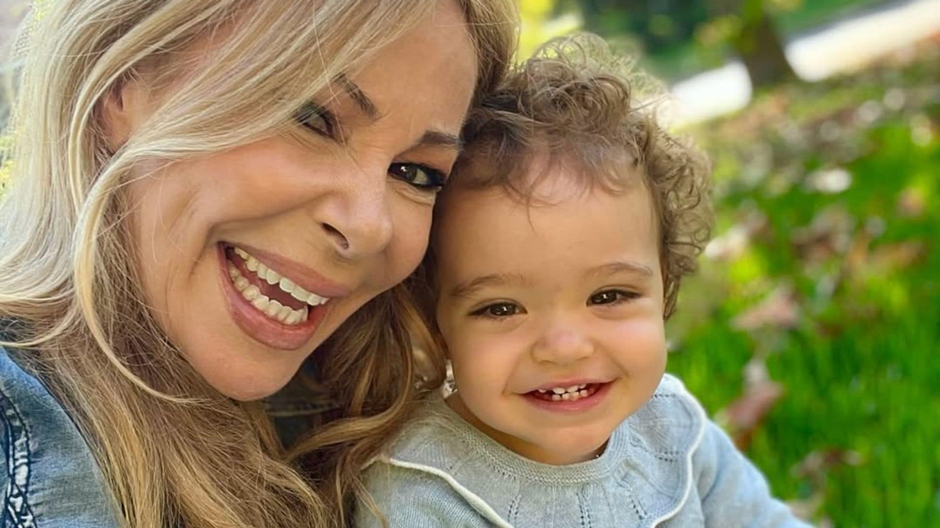 Ana Obregón muestra la travesura de su pequeña Anita: “Cuando tu angelito te quita el móvil y se da a la fuga”