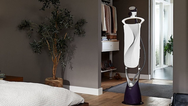 Plancha vertical de Philips en un dormitorio