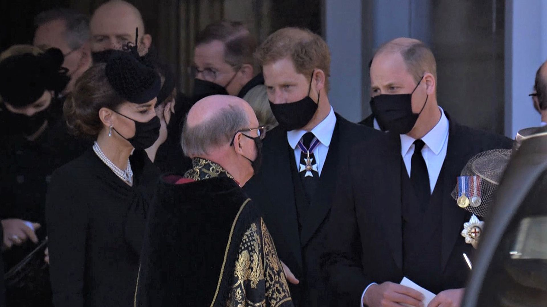 En vídeo, las imágenes del reencuentro entre los príncipes Guillermo y Harry, con Kate Middleton de testigo