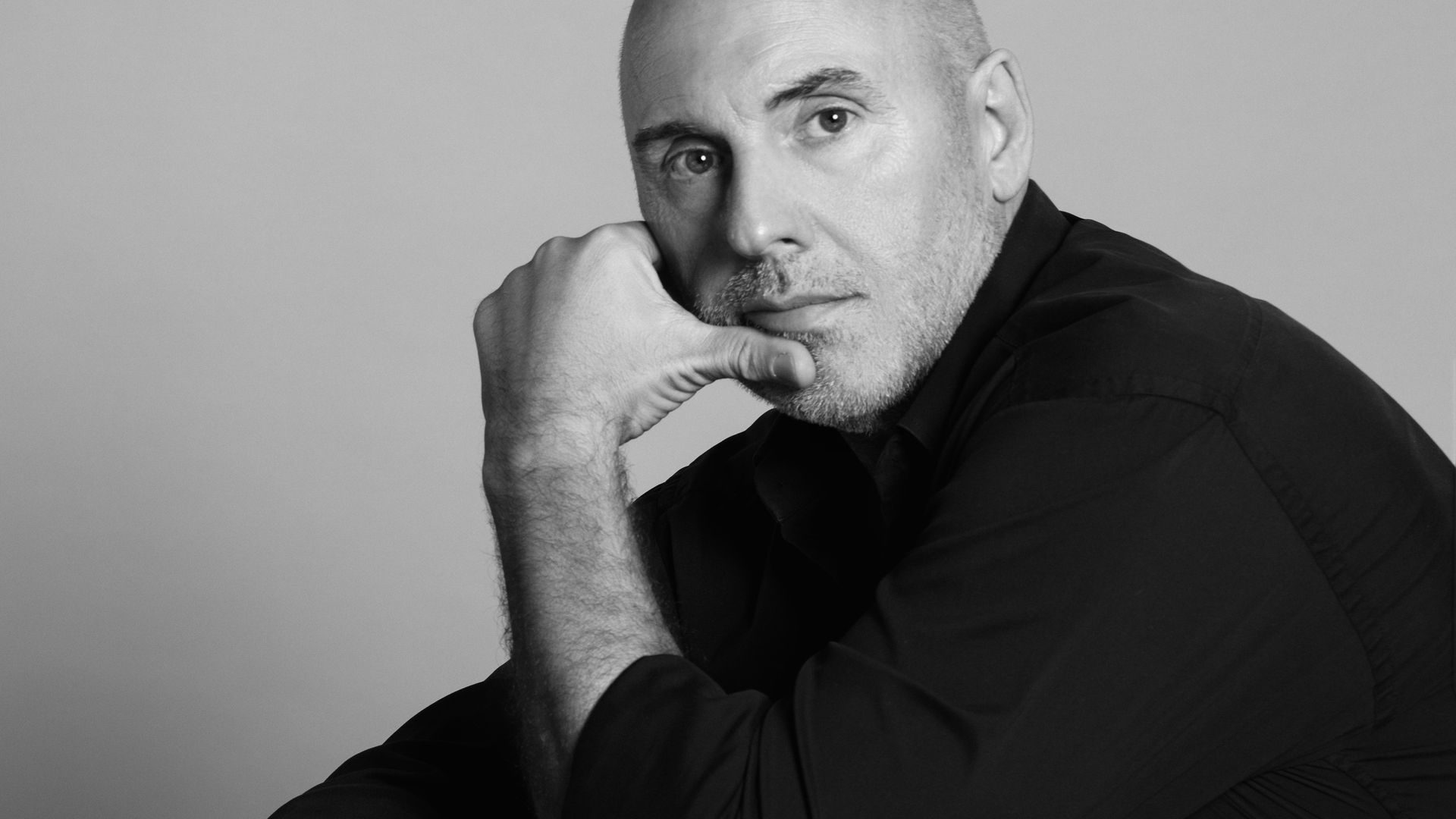 Alfons Tost, interiorista: “Sofás generosos, texturas y arte: la clave de un salón que invita a quedarse”