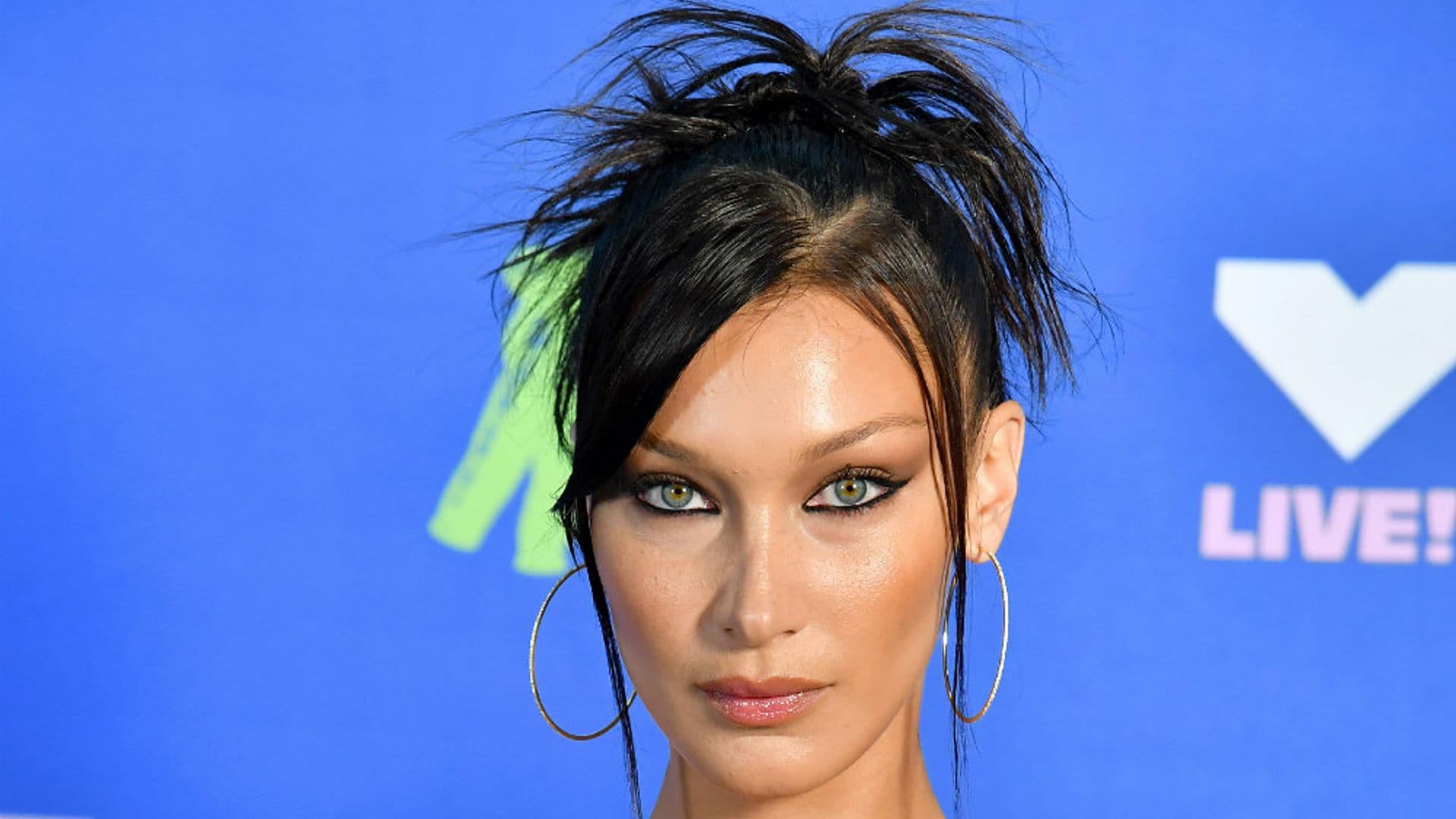 El explosivo look de Bella Hadid en los VMA's que casi eclipsa ¿su reencuentro con The Weeknd?