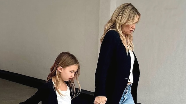 No se puede tener más estilo en una "tarde de chicas". Kate Hudson y su hija, Rani Rose, de siete años, conjuntaron sus "looks" y sorprendieron a todos por su asombroso parecido. La pequeña, con gran soltura, caminaba por las calles como si desfilara por una pasarela