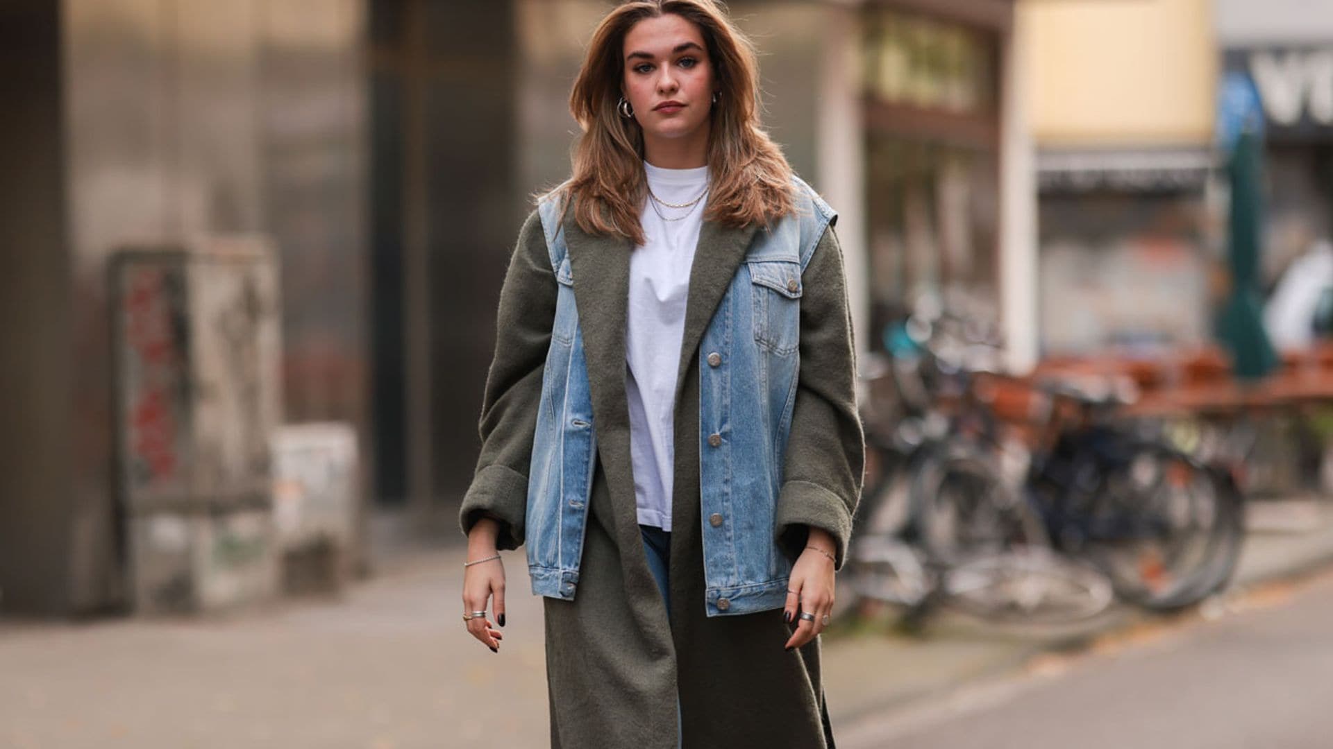 Aplica el 'layering', el truco para recuperar tu ropa de entretiempo en días de frío