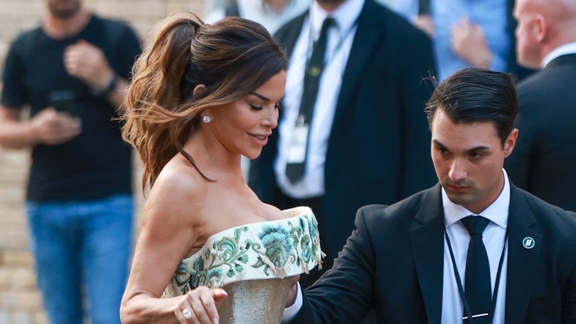 Lauren sorprende con su primer vestido de 'novia': un increíble Schiaparelli