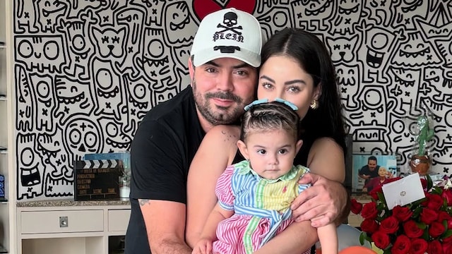 José Eduardo Derbez y Paola Dalay con su hija Tessa.