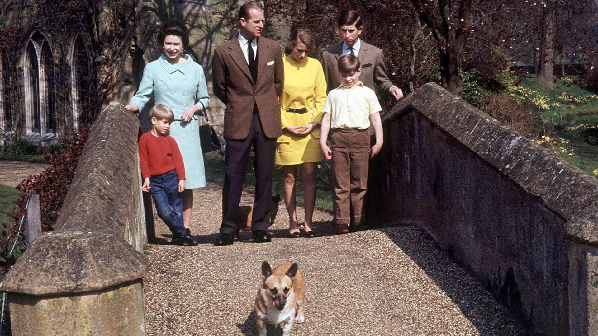 Su voz ha estado en la Luna, ha tenido 30 corgis... descubre todas las curiosidades de la reina Isabel II