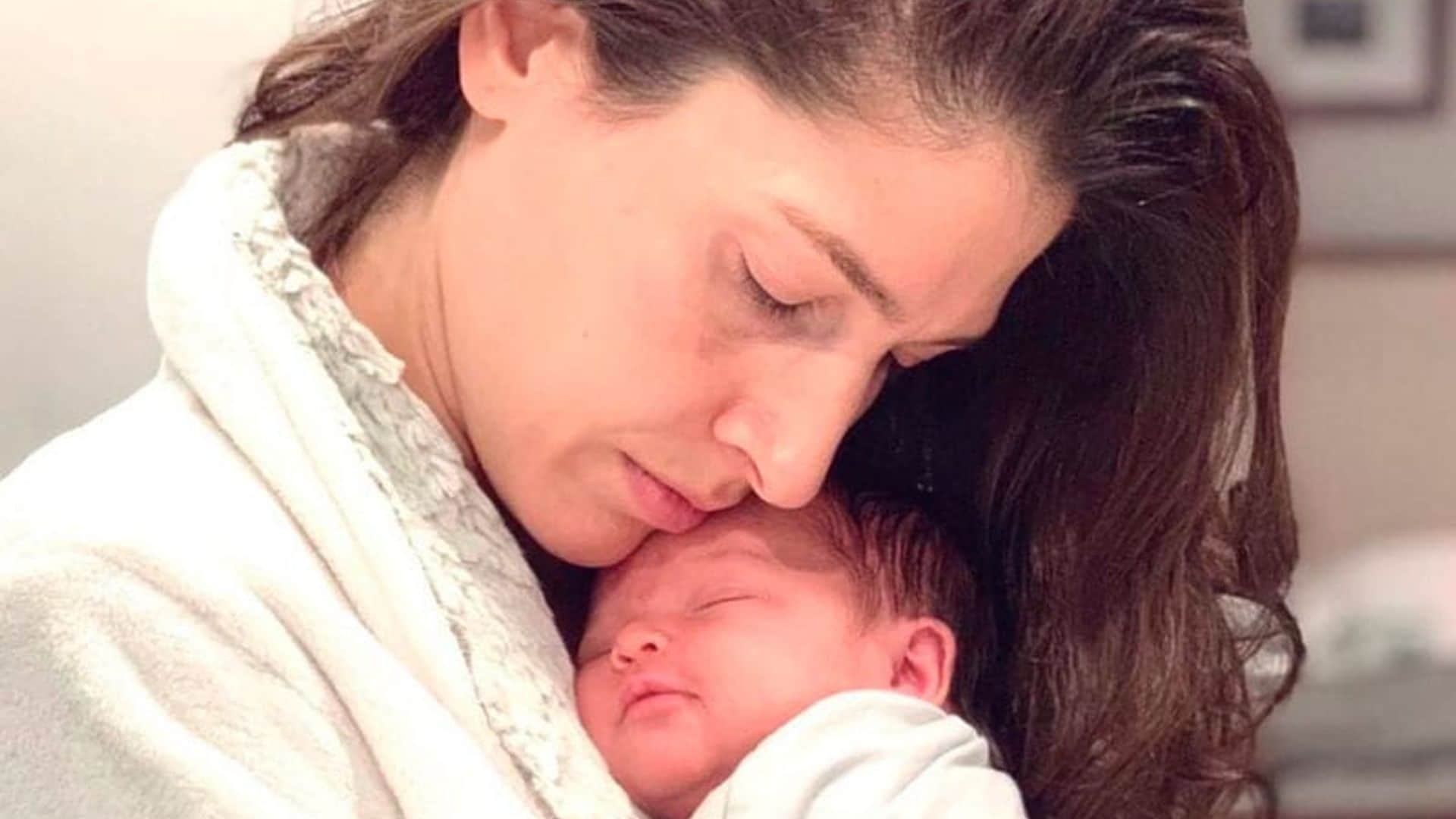 Ashley de Ha*Ash posa por primera vez con su sobrina Mathilda