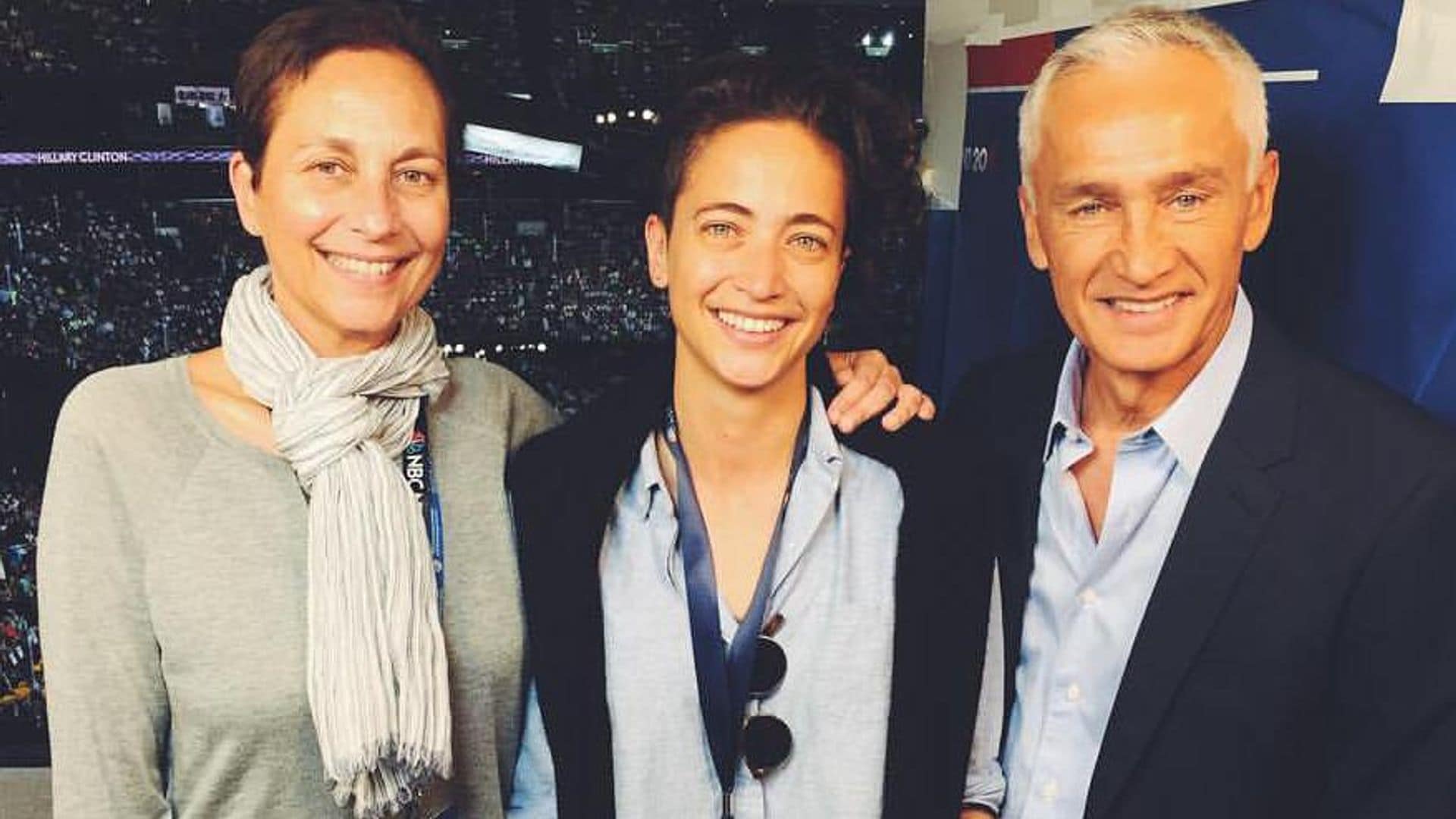 Paola con sus padres, Gina Montaner y Jorge Ramos 