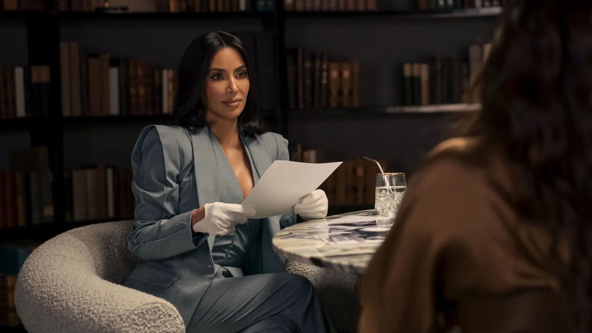 Kim Kardashian en el drama legal 'All's Fair' (Hulu y Hulu en Diseny+)