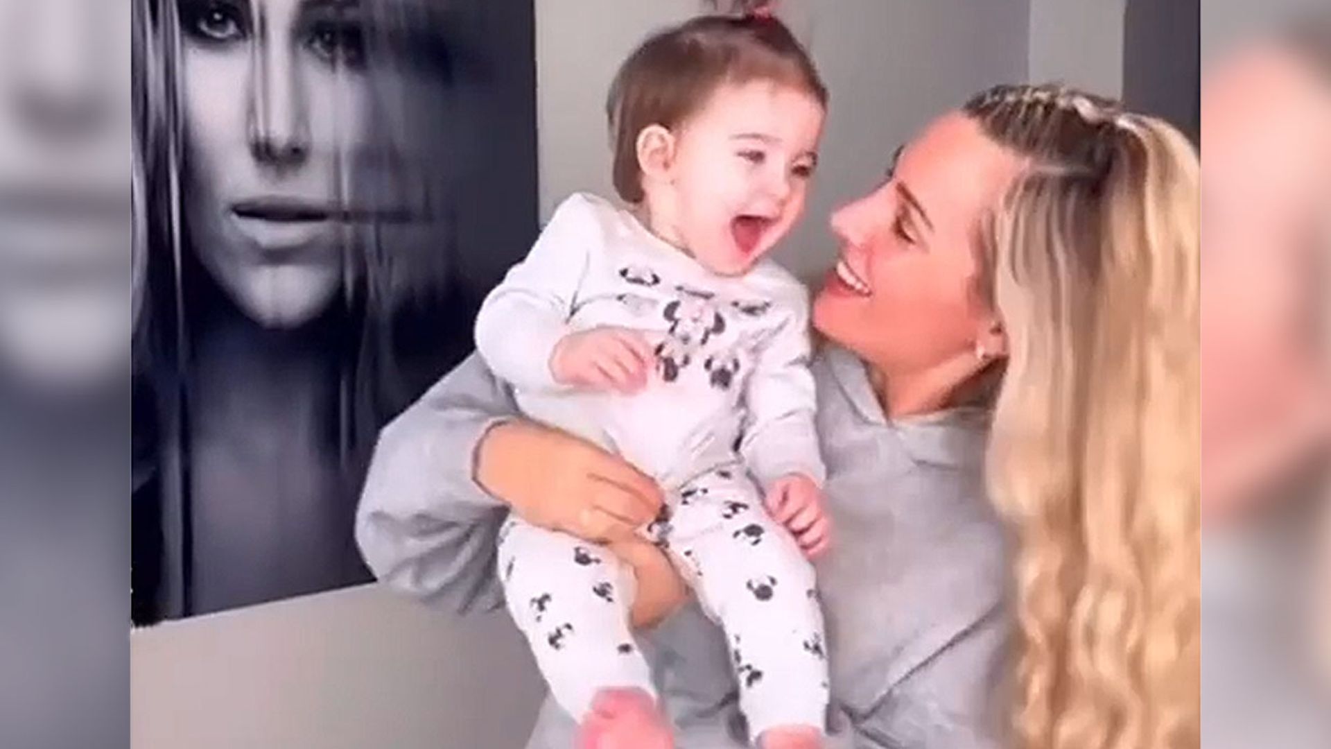 Edurne da la bienvenida a la Navidad bailando entre risas con su hija Yanay