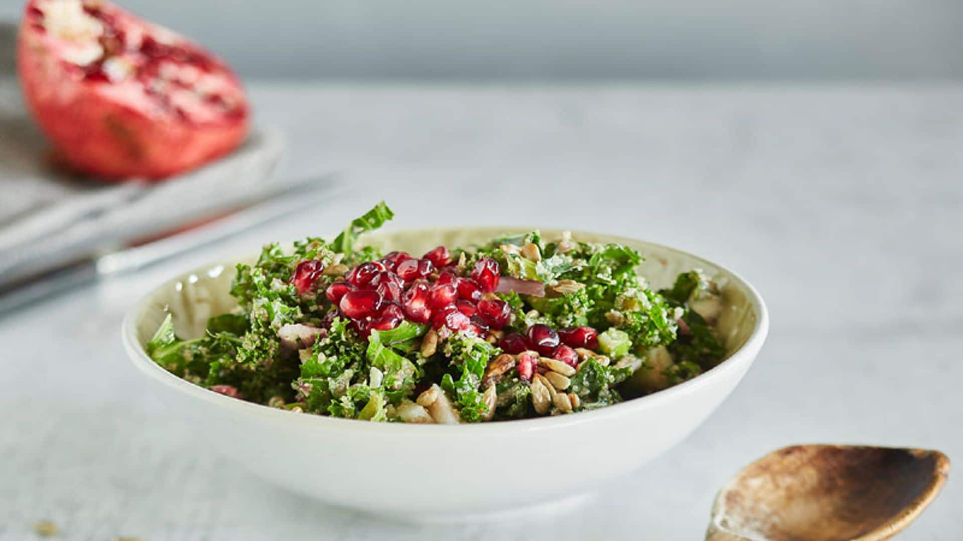 Ensalada de quinoa, granada y chía con vinagreta de lima