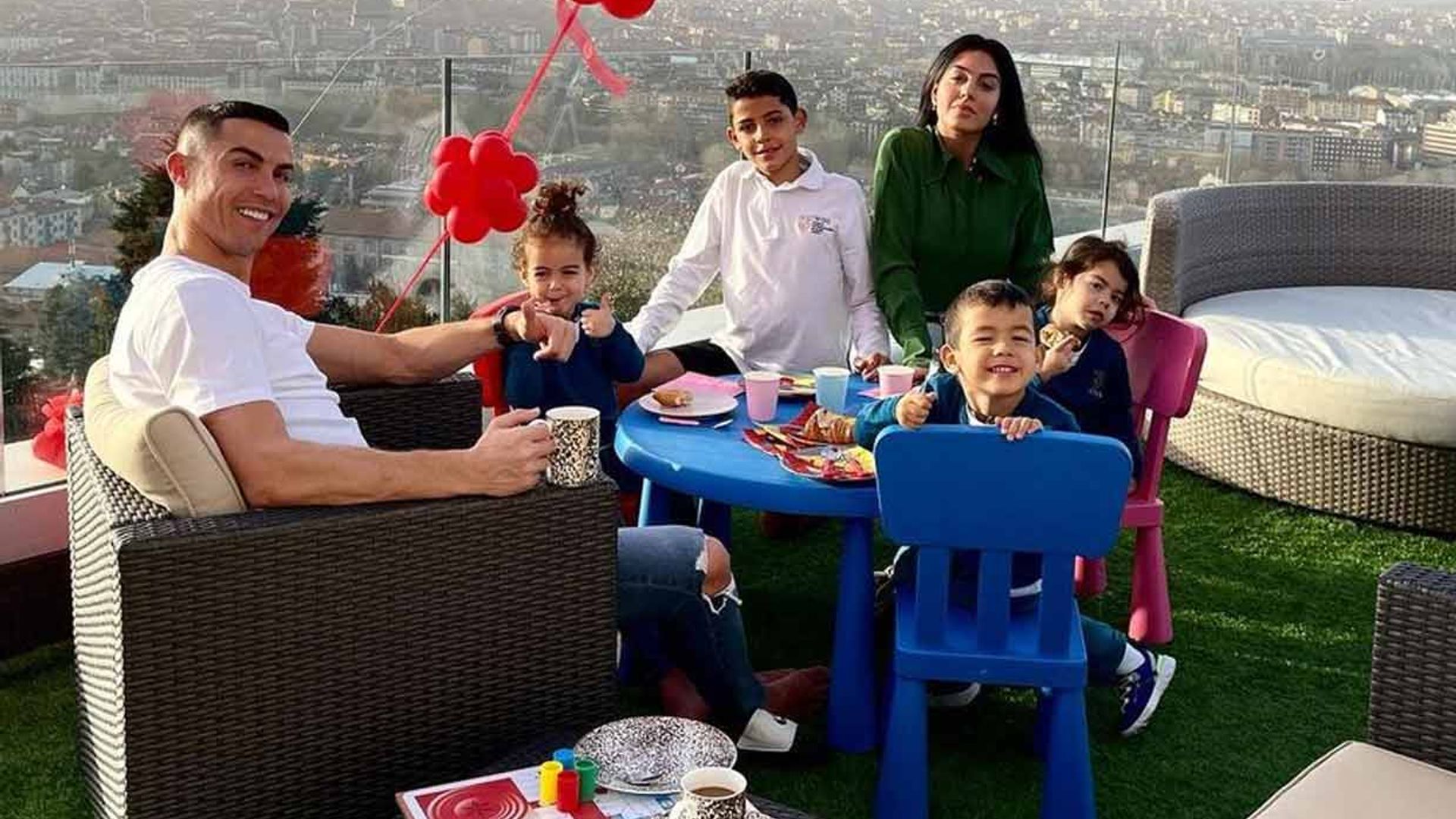 'Mamá, estamos preciosas', la última ocurrencia de las niñas de Georgina Rodríguez