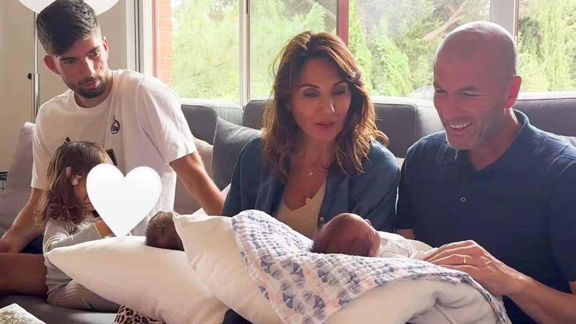 Las tiernas imágenes de Zinedine Zidane convertido en abuelo de gemelas