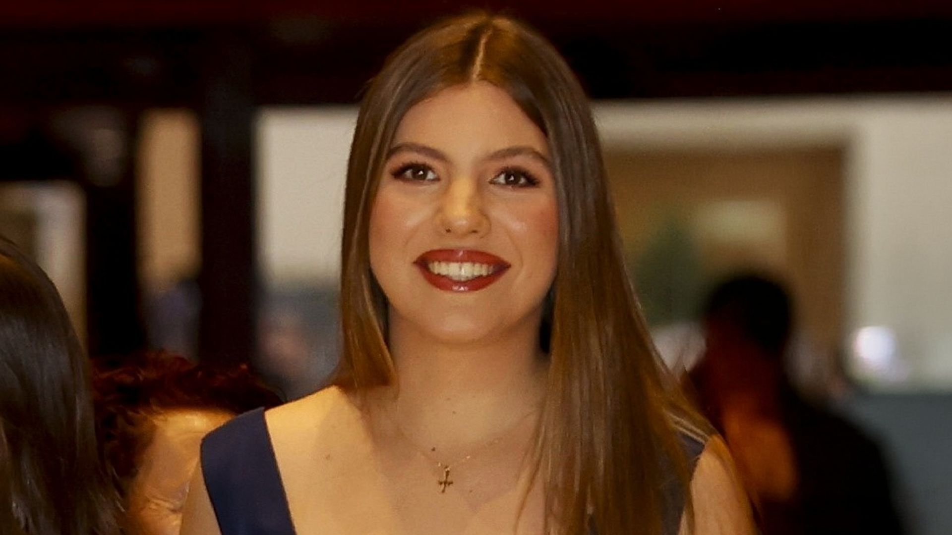 La infanta Sofía apuesta por el romanticismo con un vestido de volantes y afilados tacones en el concierto de los Premios Princesa de Asturias 2026