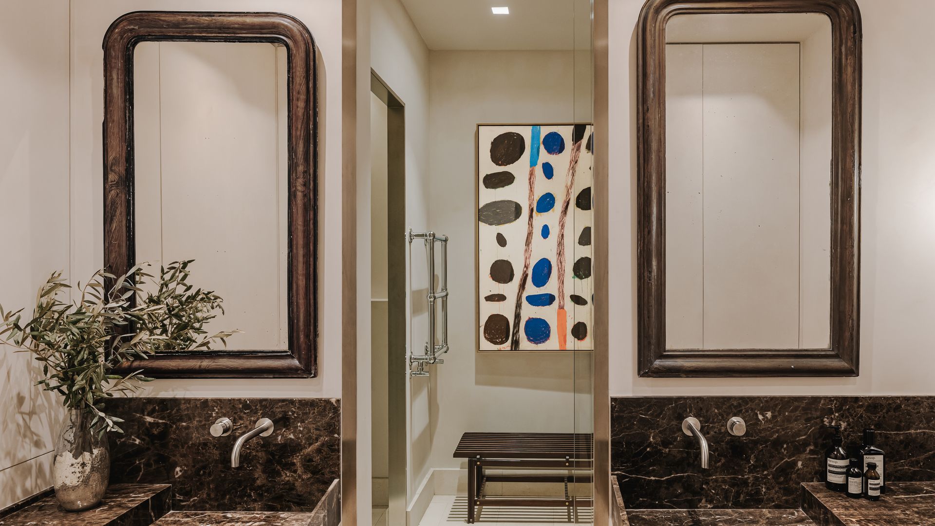 Qué tienen los baños bonitos que enamoran y deberías copiar en tu próxima reforma. Baño diseñado por De la Villa Studio.