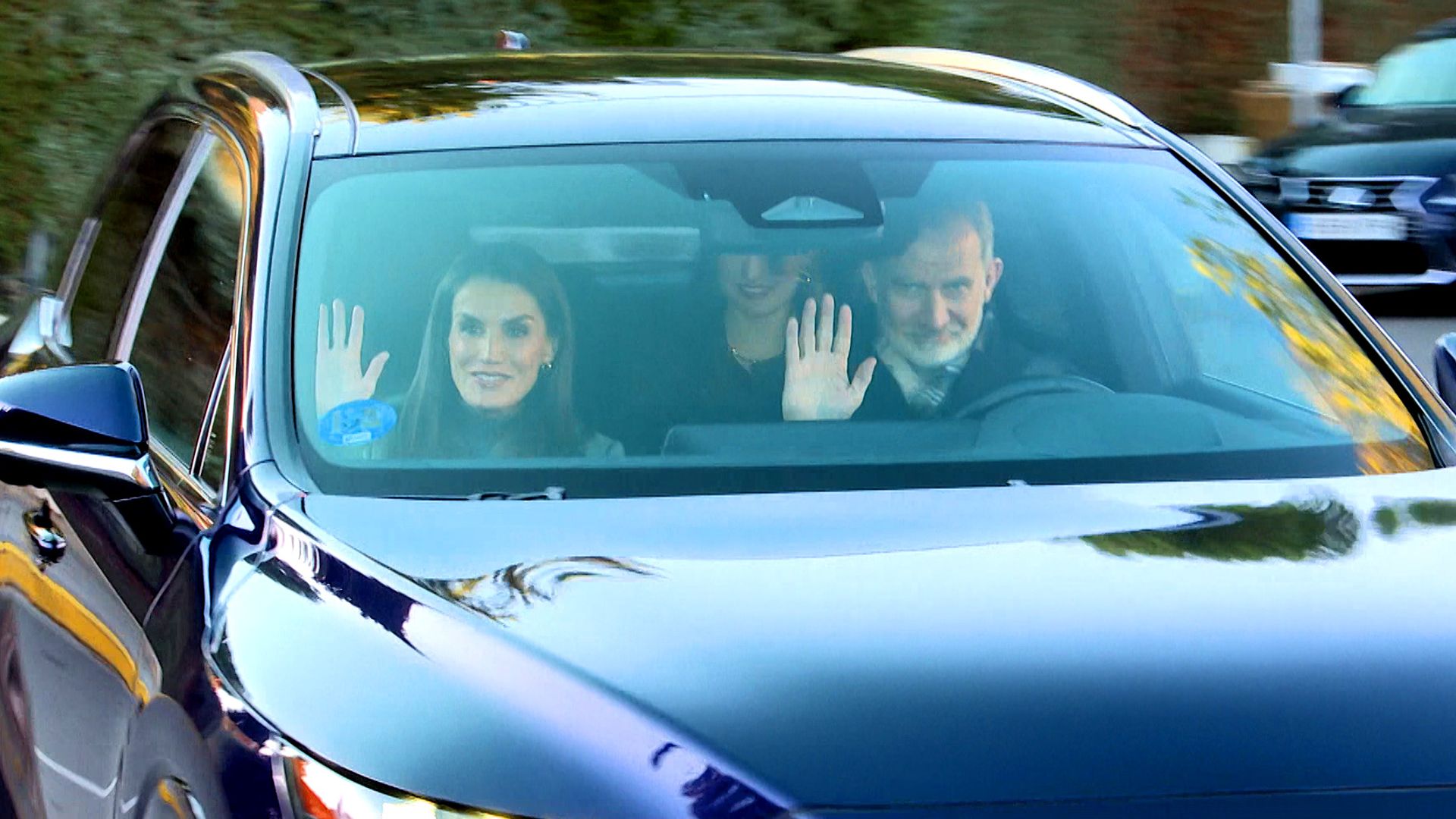 Los Reyes y sus hijas se toman el tradicional roscón en casa de Jesús Ortiz, padre de doña Letizia