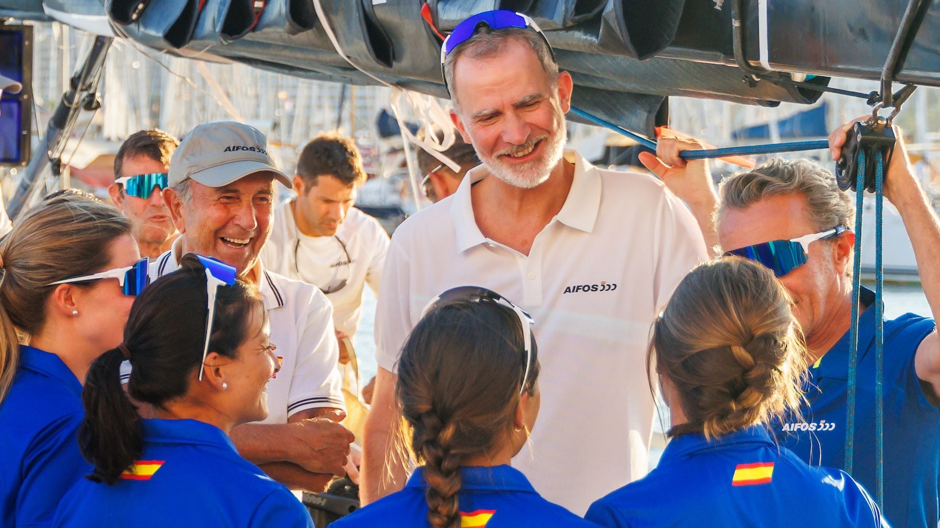 El encuentro del rey Felipe con las mujeres militares que han conquistado la Copa del Rey MAPFRE