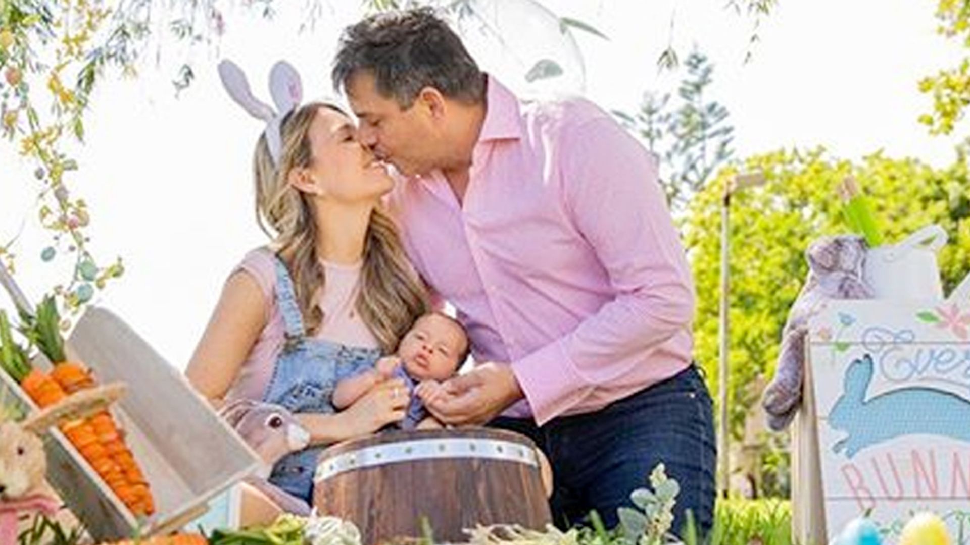 Daniel Sarcos y Alessandra Villegas bailan con su hijo a ritmo de bachata