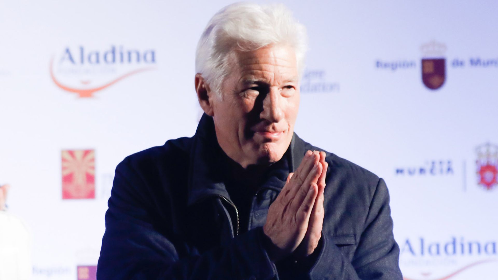 Richard Gere conquista Murcia: emoción, saludo en español y confusión con un doble