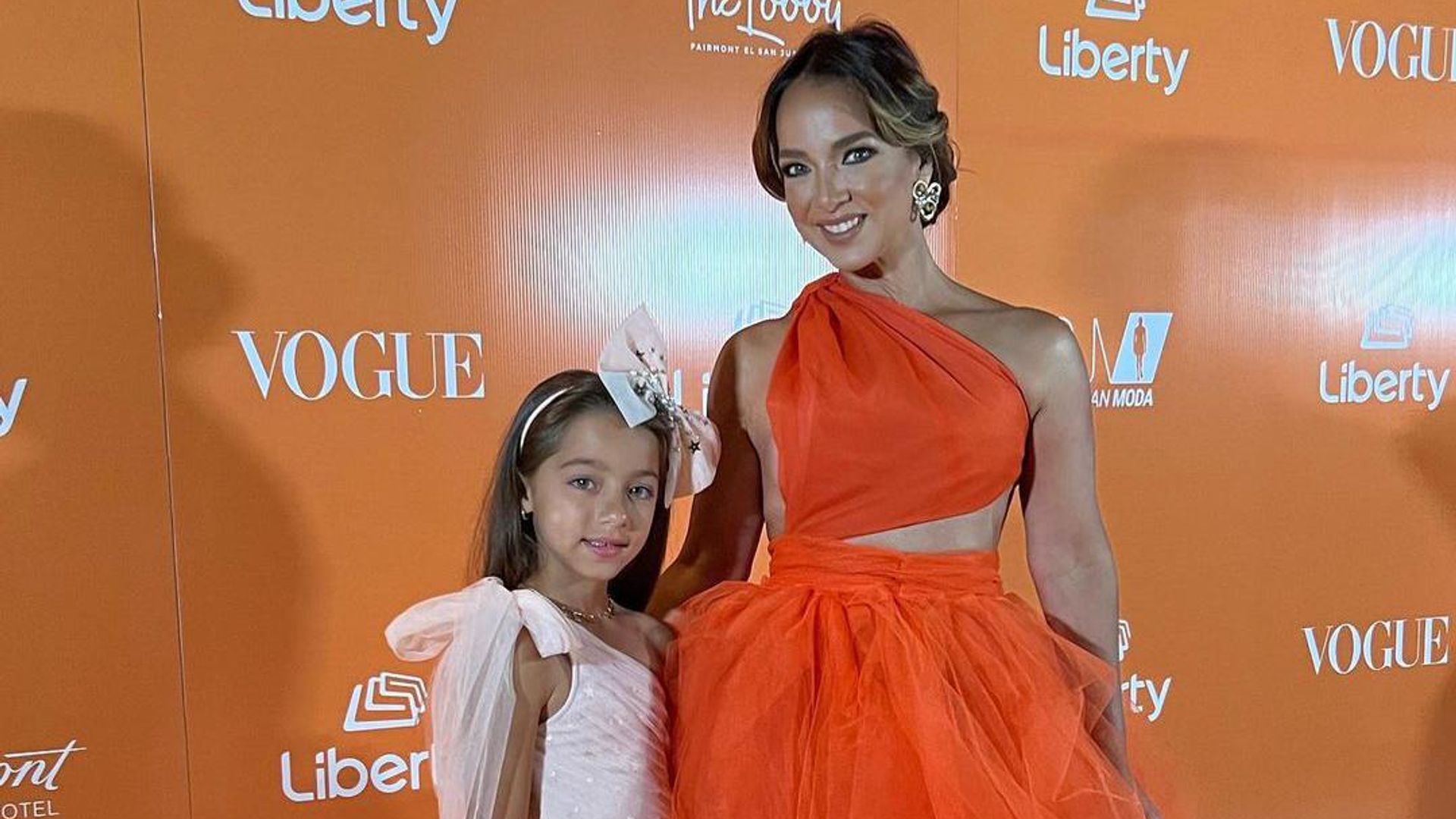 Adamari López y su hija Alaïa presumen looks de impacto en una alfombra en Puerto Rico