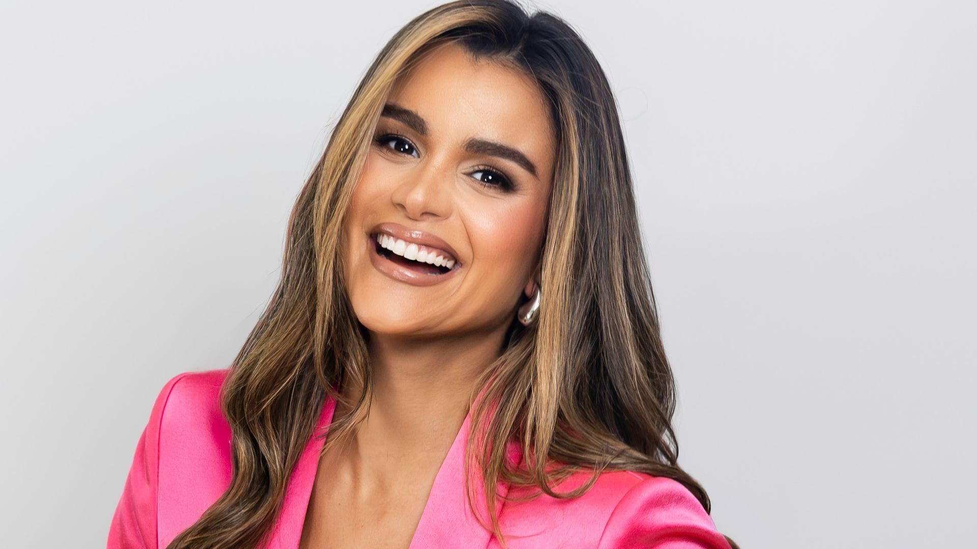 Clarissa Molina lleva su podcast ‘Claríssima’ a televisión nacional.