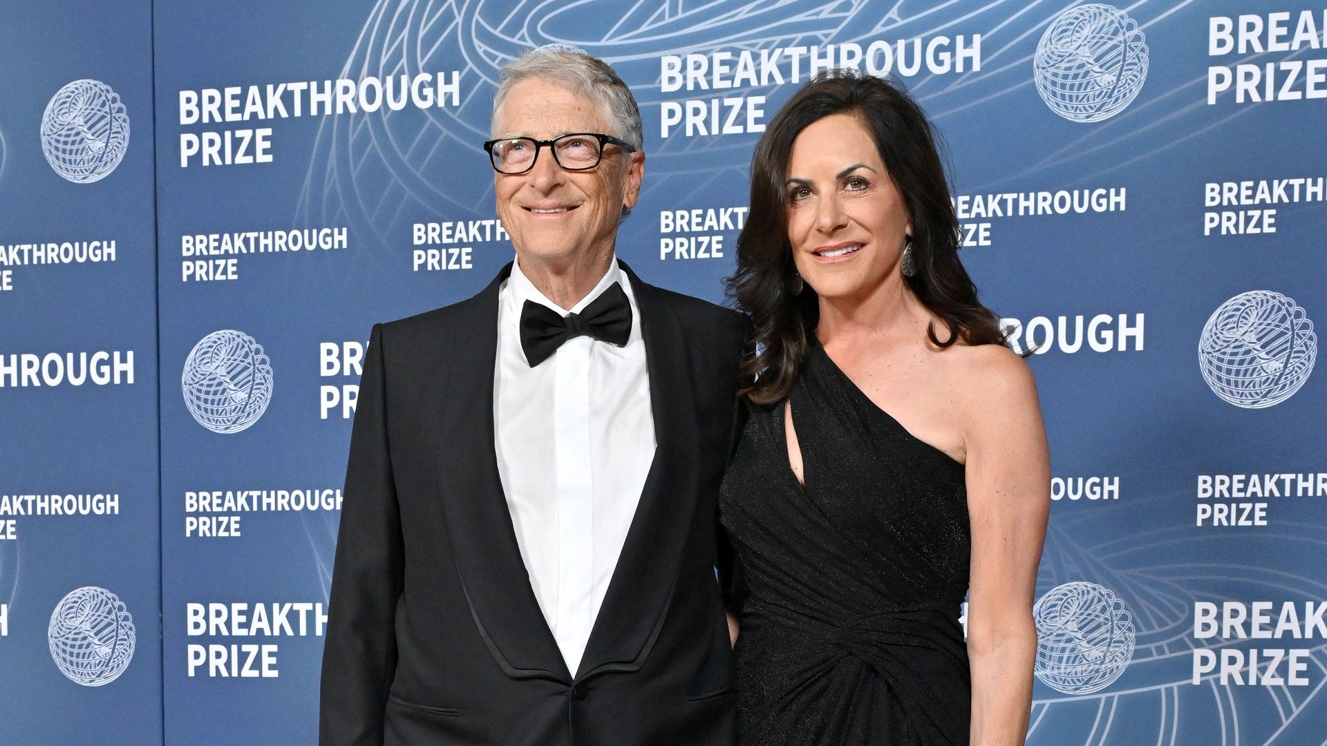 De Bill Gates a Jeff Bezos: los millonarios presumen de amor en la alfombra roja 