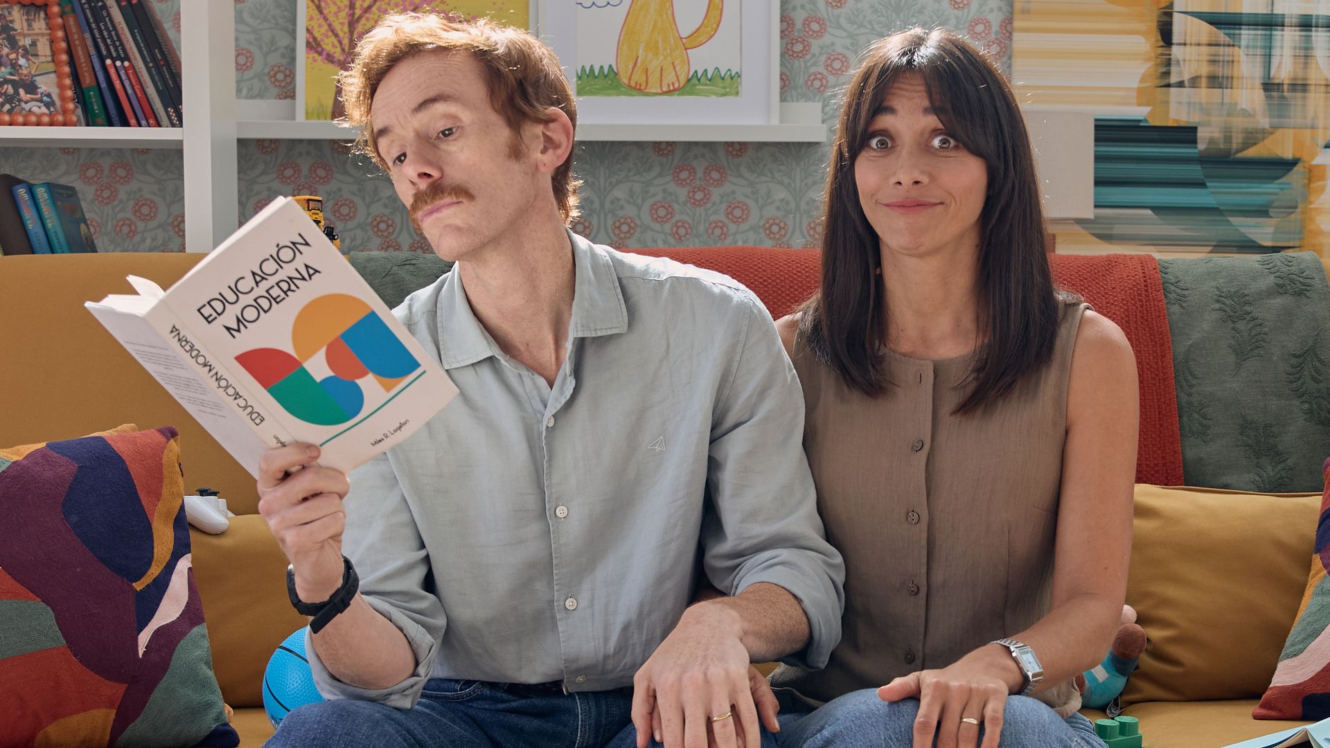 Mariam Hernández y Daniel Pérez Prada, como Helena y Daniel en la serie 'Padre no hay más que uno'