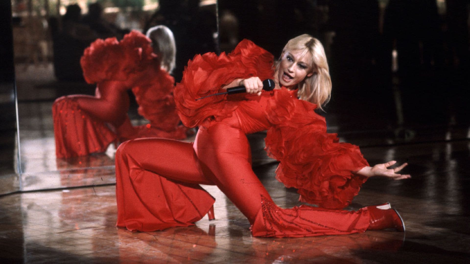 Un año sin Raffaella Carrà: el legado en moda de una diva que se adelantó a su tiempo