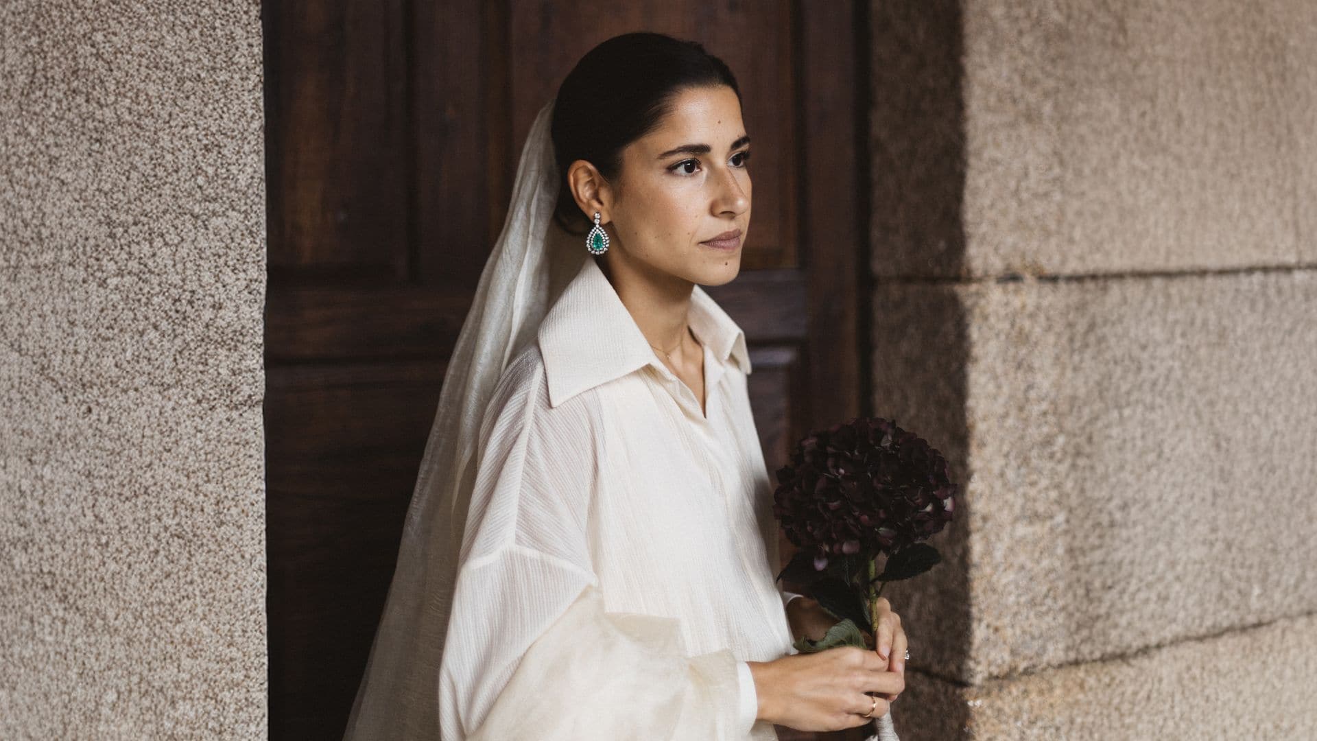 Un vestido de novia creado a partir de una camisa: la historia de Elena y su boda en La Coruña 