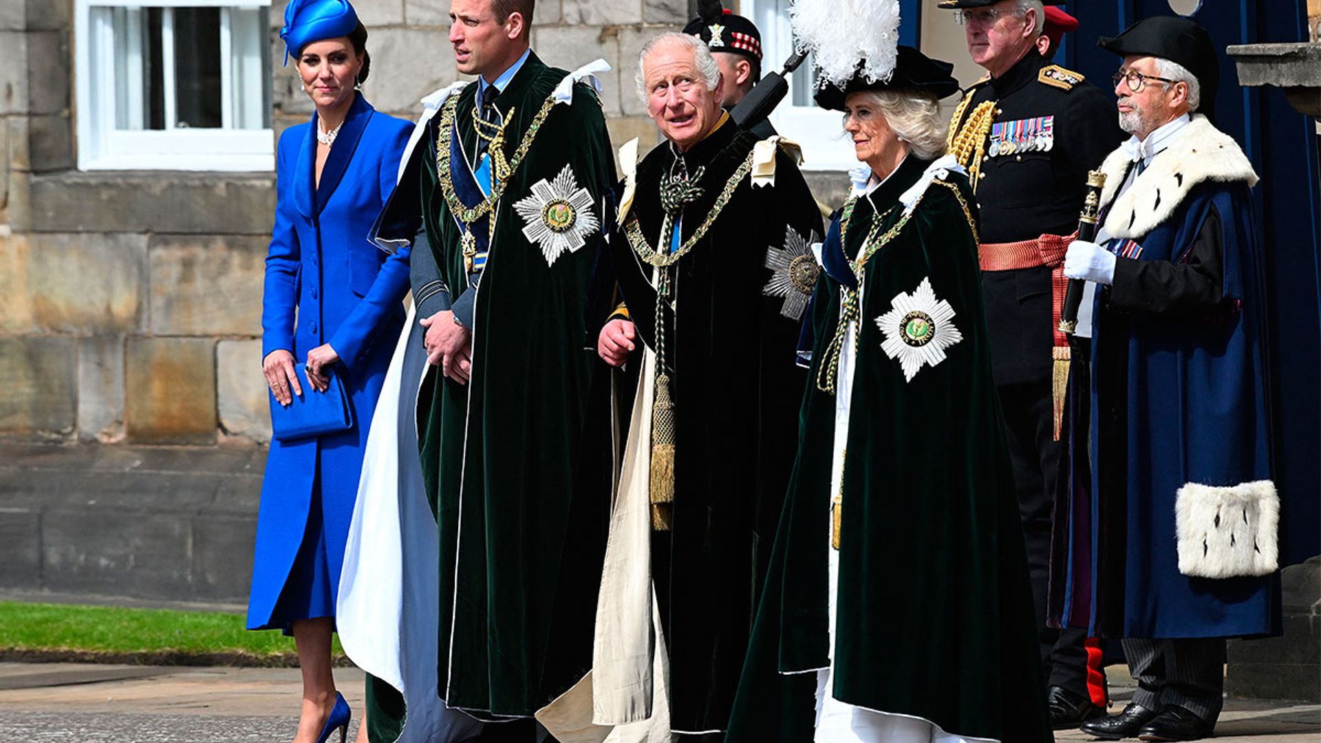 Por qué Kate fue la única que no llevó túnica ceremonial en la coronación escocesa de Carlos III
