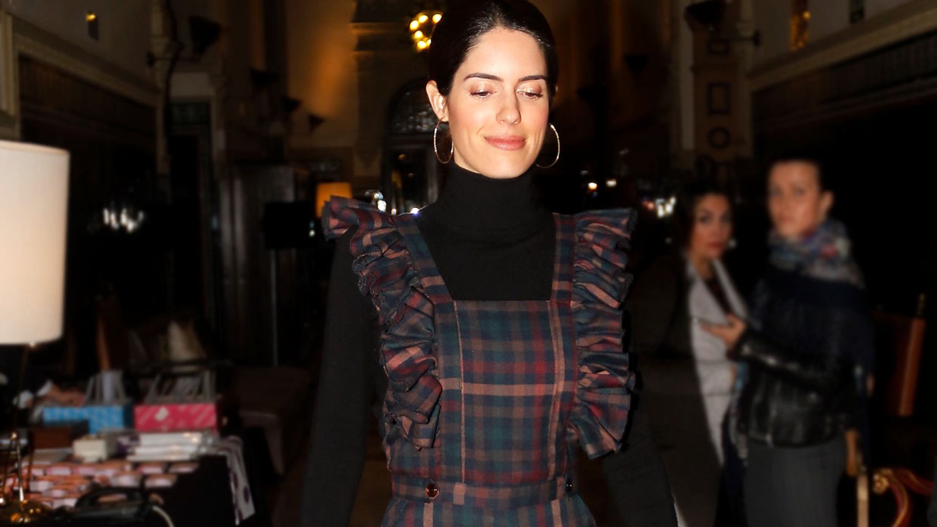 Sofía Palazuelo conquista Sevilla con un look asequible y 'made in Spain'