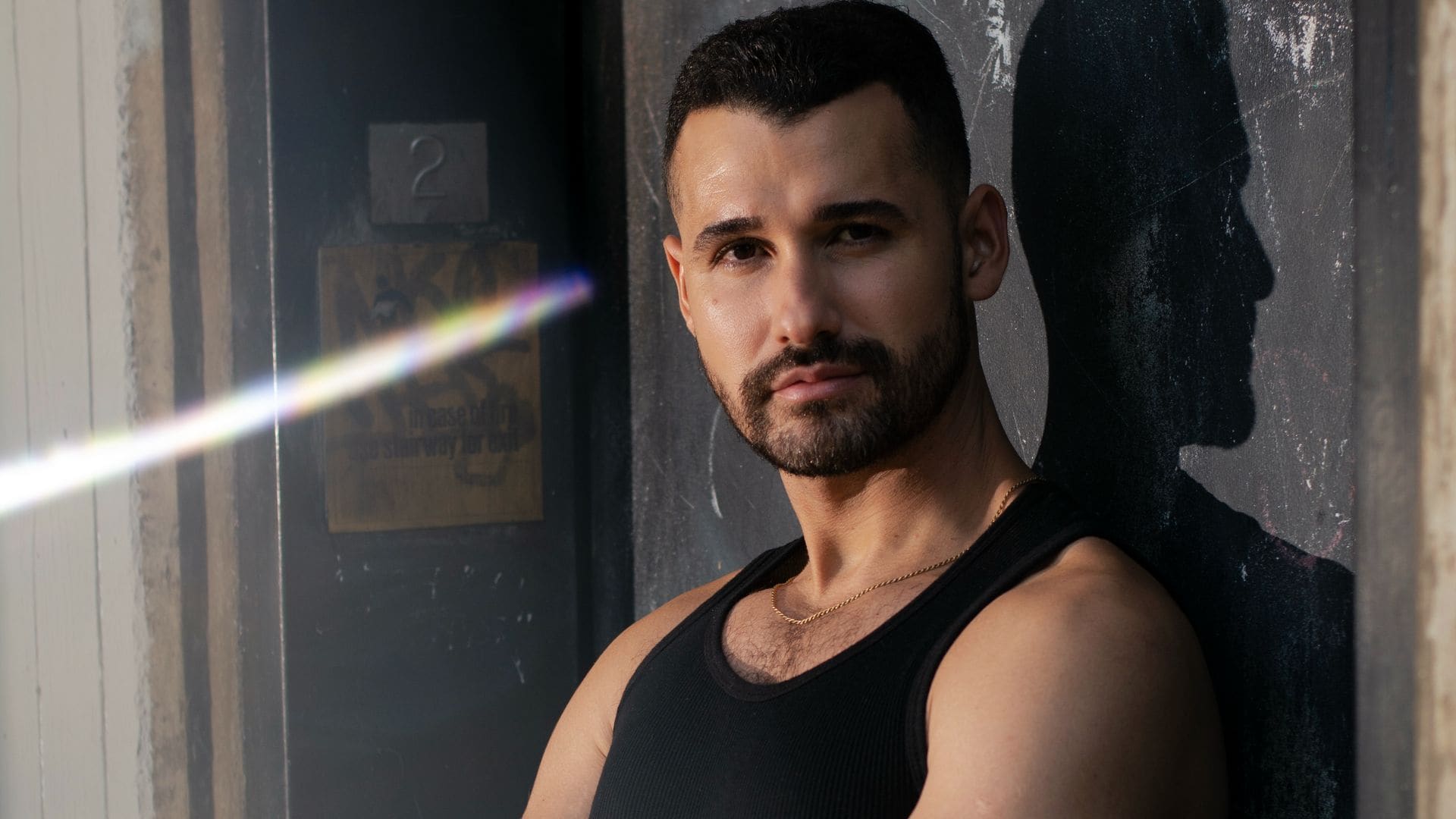 Con su carrera, Carlo ha seguido un legado familiar, pues su madre y abuelo fueron actores.