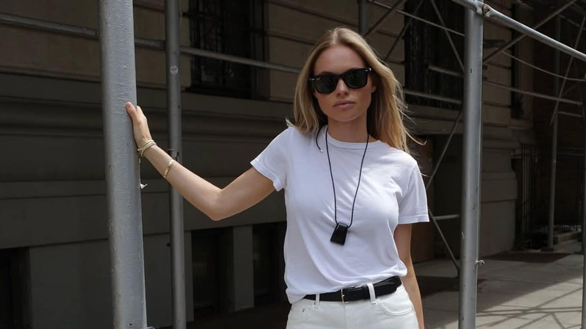 Sí puedes llevar camiseta básica a la oficina: 8 trucos que las editoras de FASHION ya hemos puesto en práctica