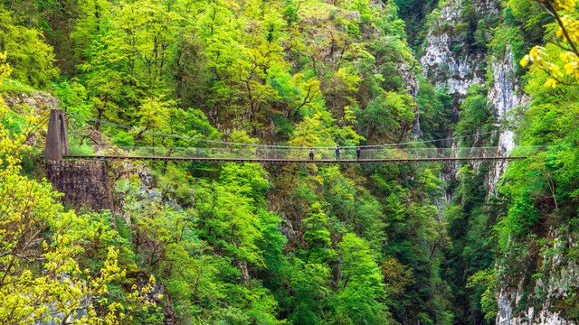 Puente y garganta de Holzarte, Larrau, en los Pirineos franceses