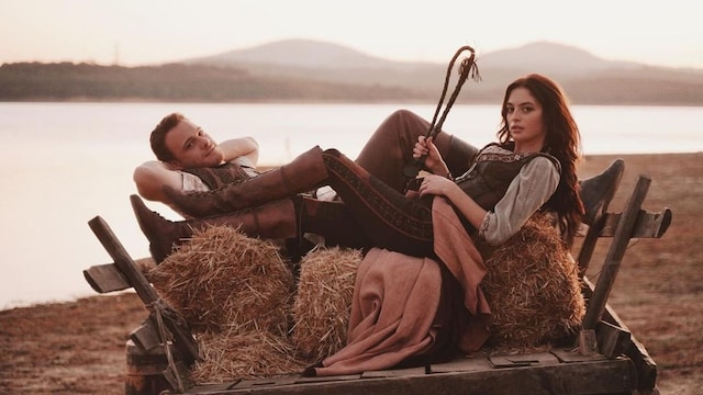 Primeras imágenes de Kerem Bürsin y Melis Sezen en 'Şımarık' ('Malcriado')