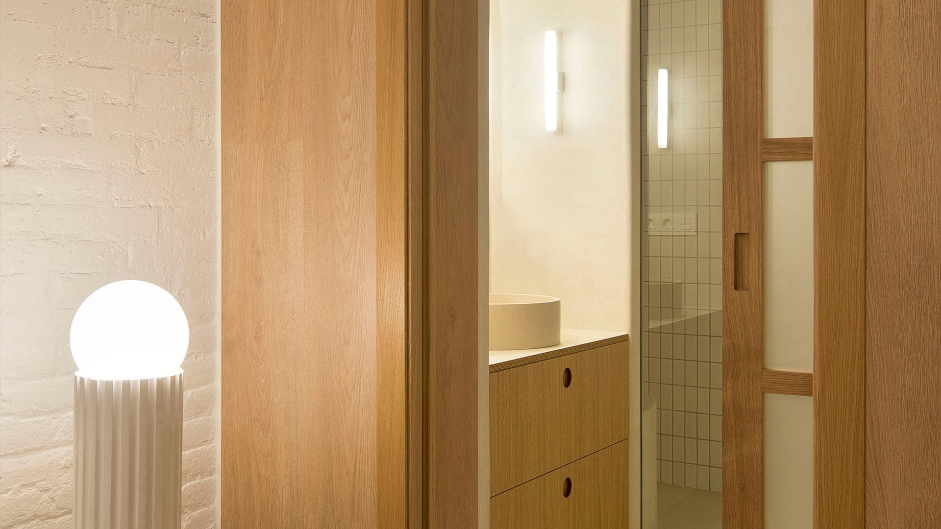 Paso hacia el baño