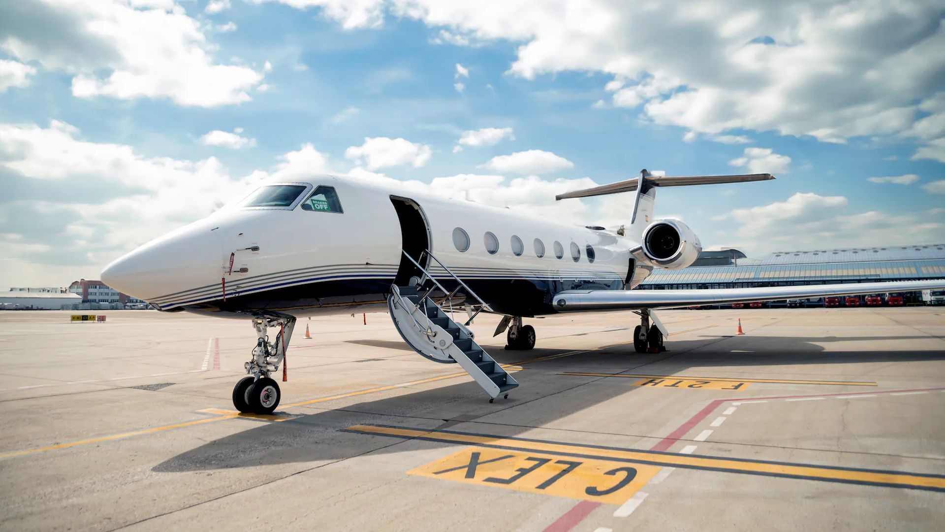 jet privado como los que opera Welojets para llevarte con todo lujo a la isla de Ibiza