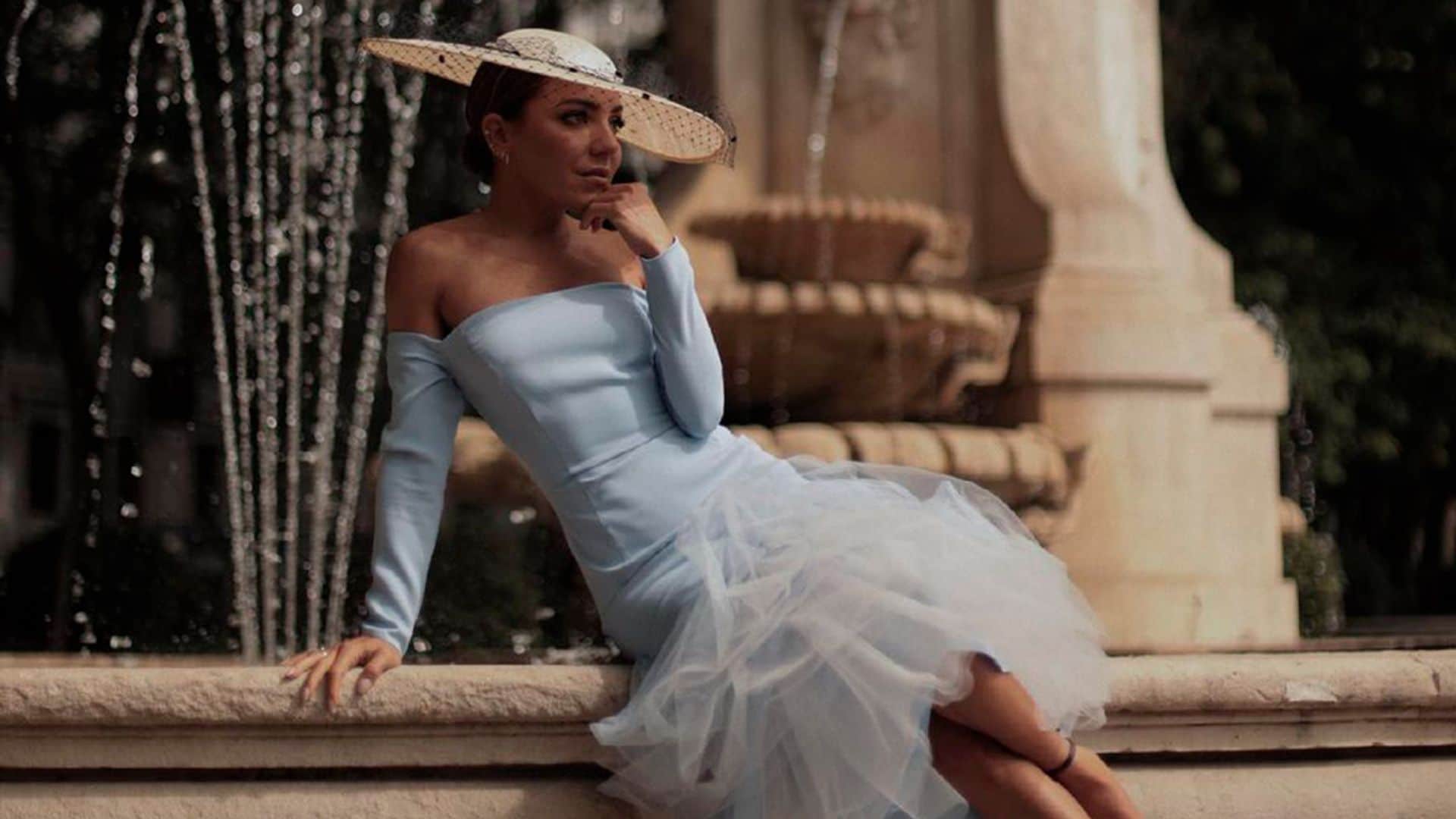 ¿Boda de verano? Transforma tu vestido liso con los tocados de las invitadas más virales