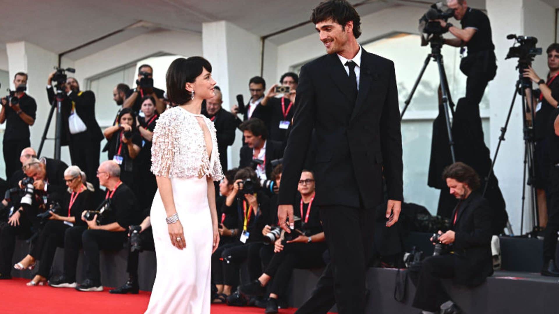 Cailee Spaeny y Jacob Elordi, la 'pareja' que acapara miradas con sus looks e inusual diferencia de altura