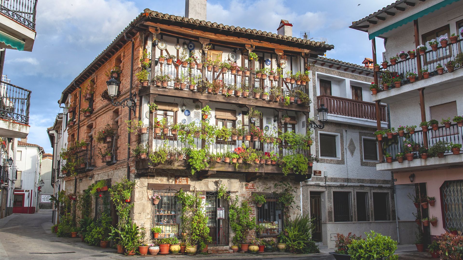 El pueblo conocido como “la Andalucía” de Ávila: bañado por pozas naturales, calles empedradas y monumentos históricos