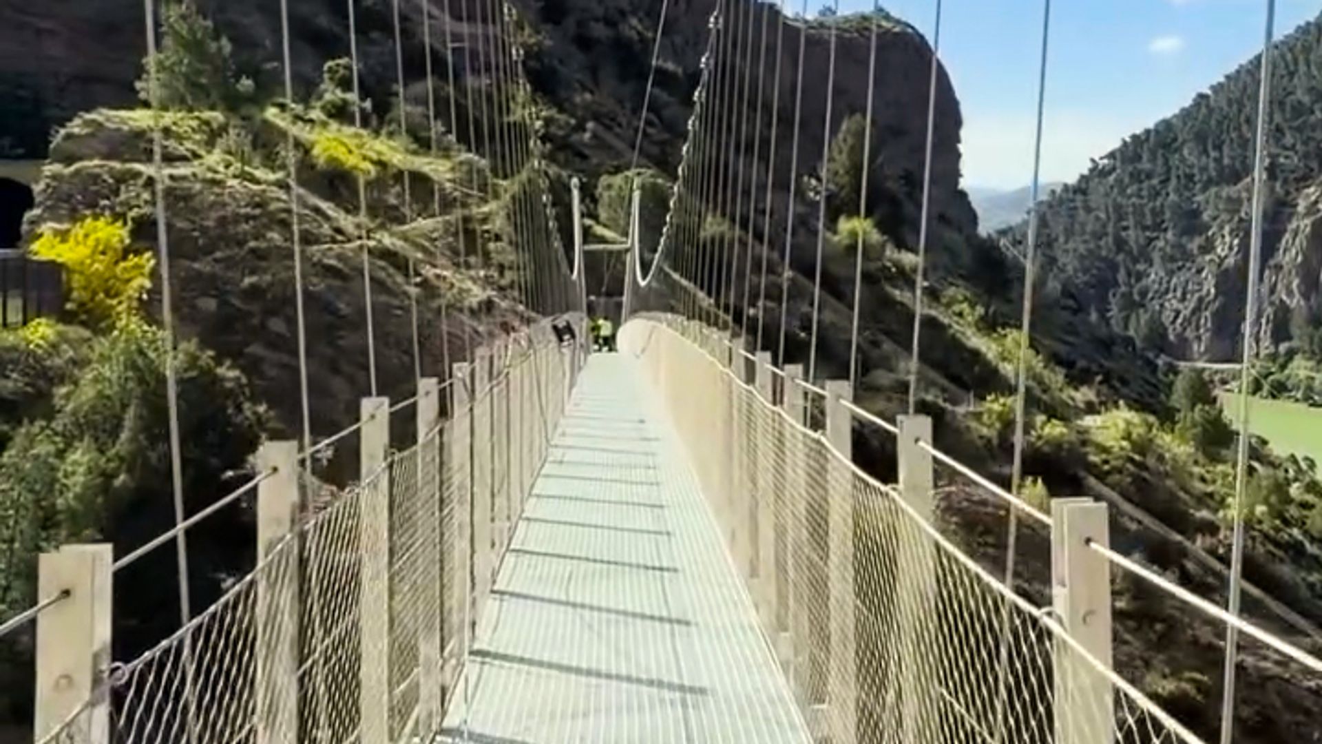 Ya puedes cruzar el puente colgante más largo de España: la gran novedad del Caminito del Rey