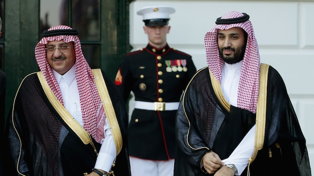 Plano medio de  Mohammed bin Nayef con Mohammed bin Salman en una visita a la Casa Blanca