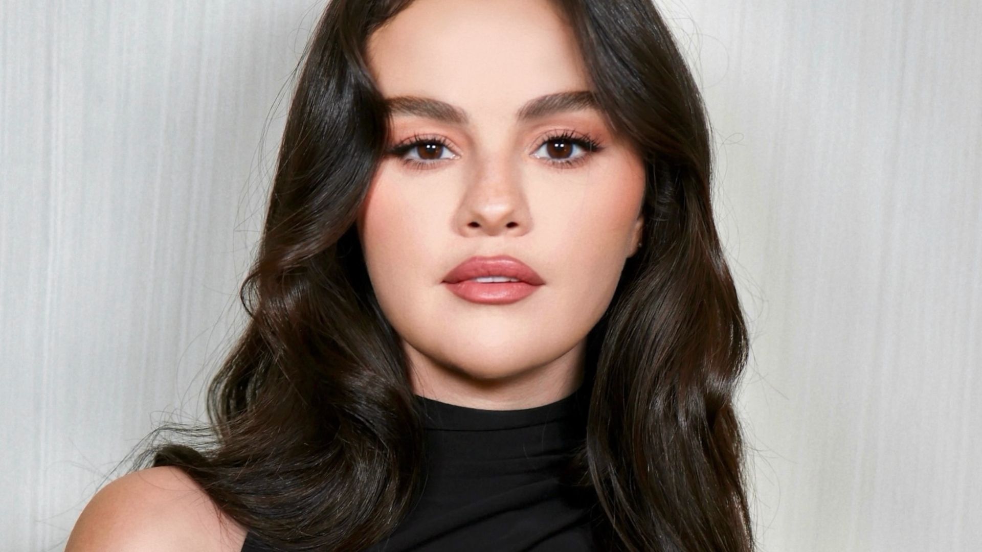 12 manicuras diferentes para el otoño: de la francesa multicolor de Dua Lipa a la cromada de Selena Gomez