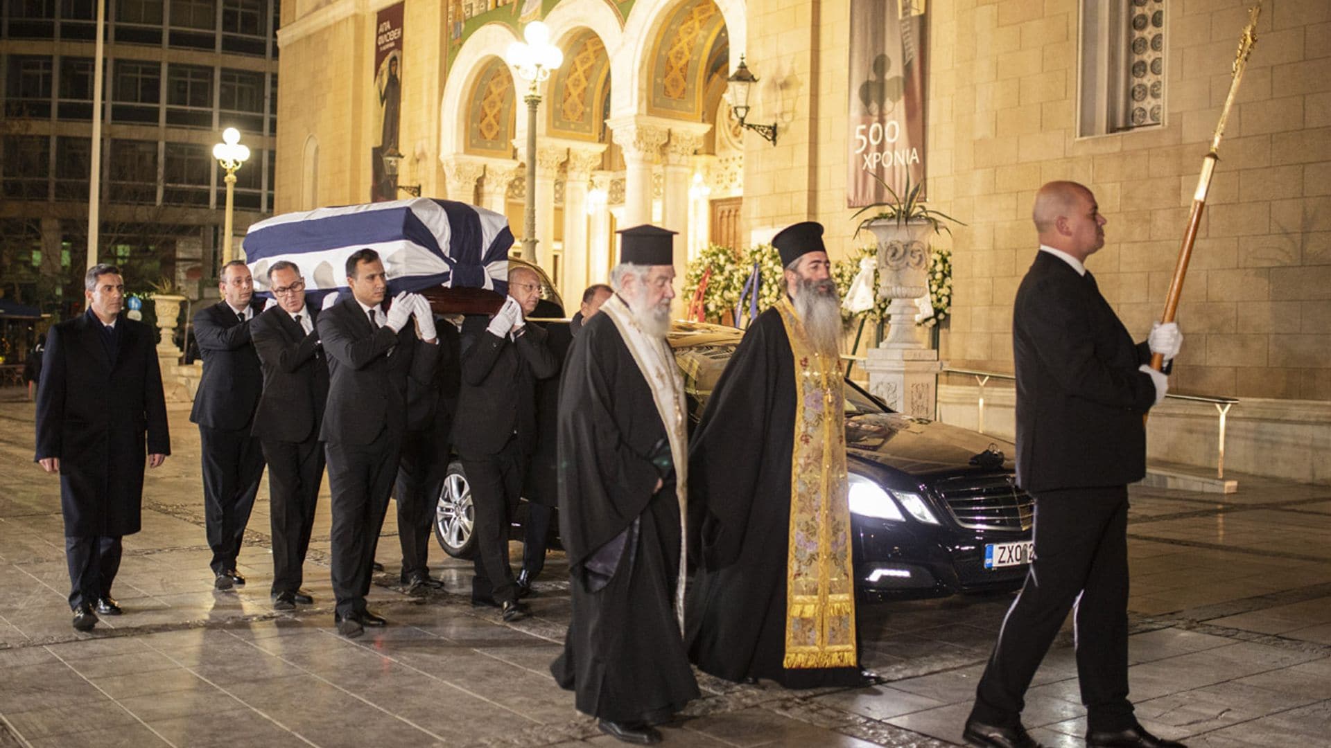 Los griegos despiden al rey Constantino en la capilla ardiente instalada antes del solemne funeral