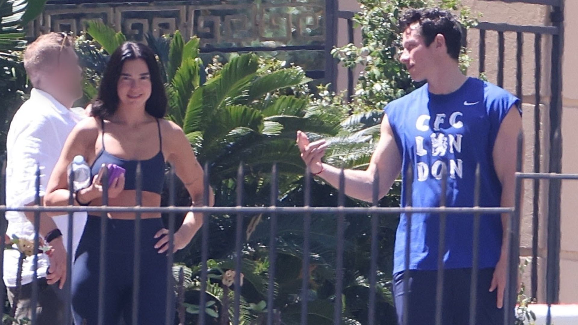 Dua Lipa y Callum Turner ya están en Italia