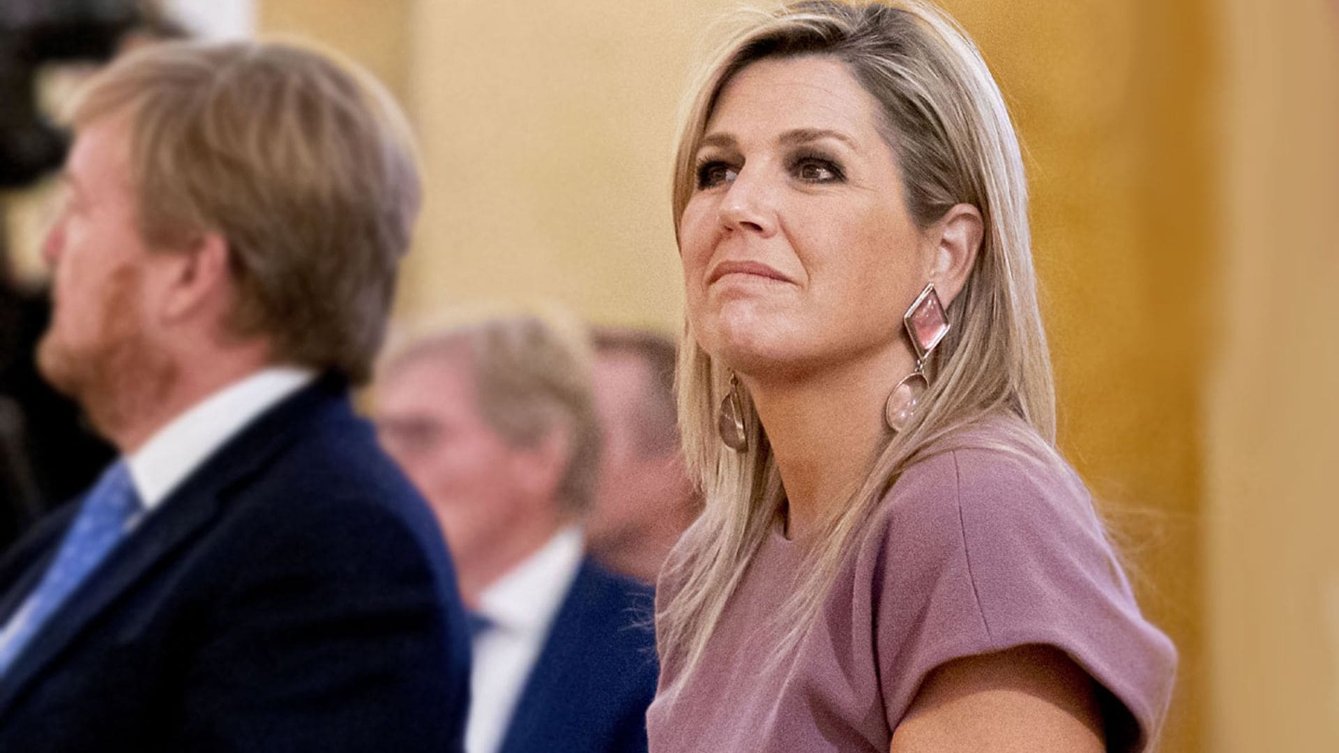 Máxima recupera el vestido italiano con truco que gusta a doña Letizia y en Hollywood