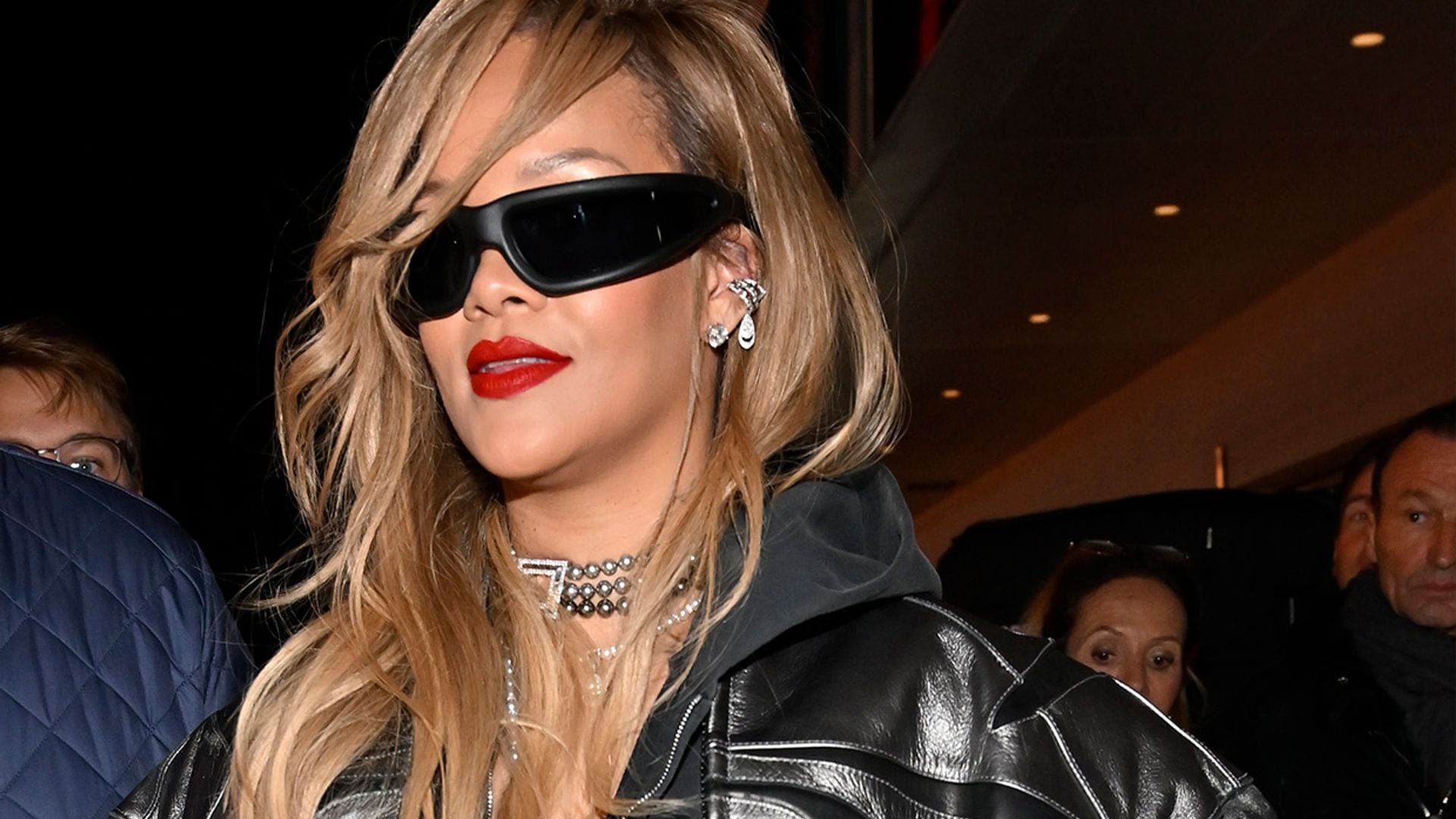 Rihanna cambia de look y se rinde al 'cozy blonde' que es tendencia