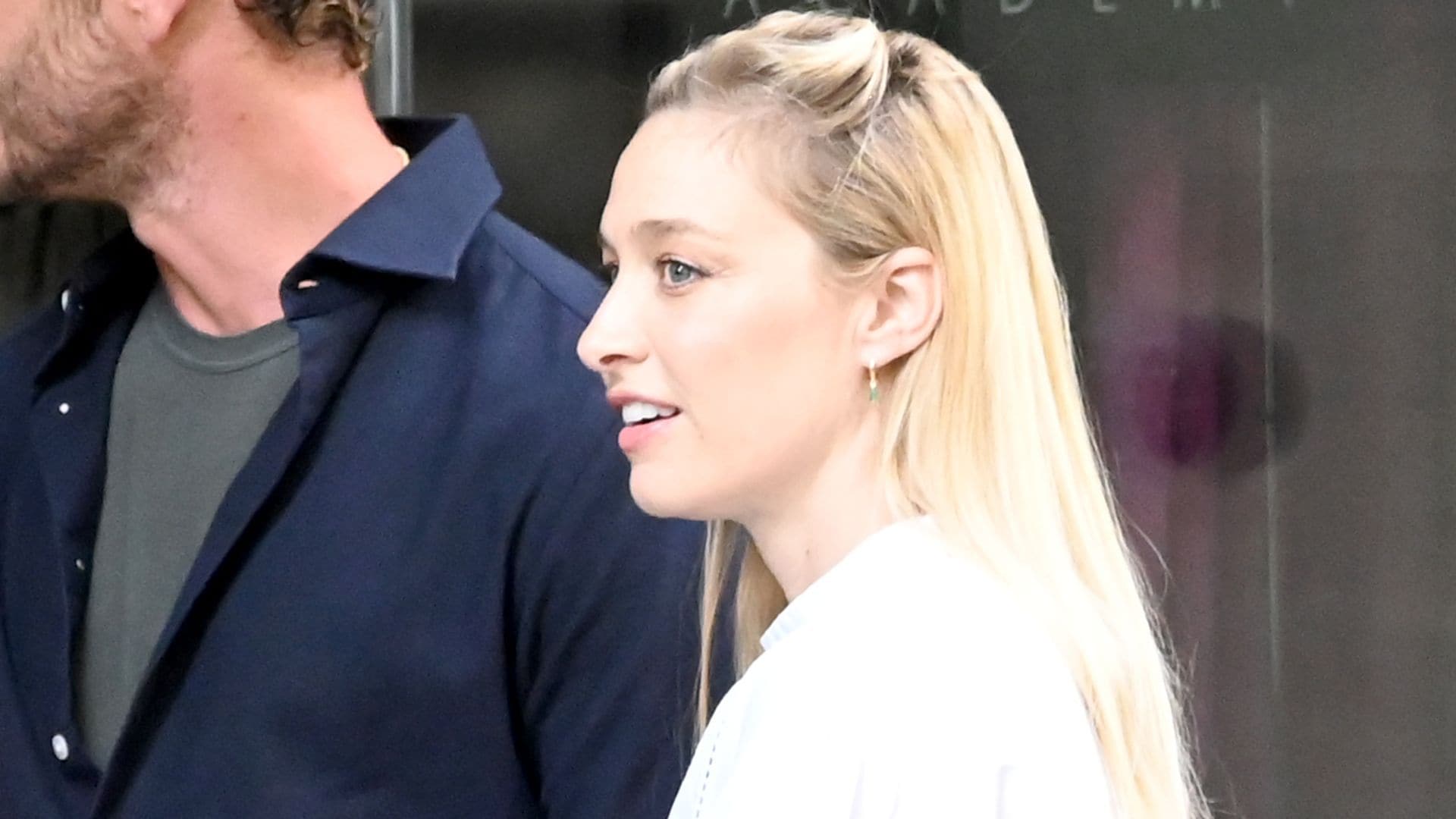 IMÁGENES EXCLUSIVAS. Beatrice Borromeo sorprende con un look premamá muy 'boho chic' con guiño a Sassa de Osma